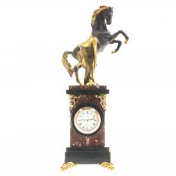 Настольные часы из бронзы "Конь на дыбах" камень креноид