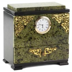 Шкатулка с часами из змеевика