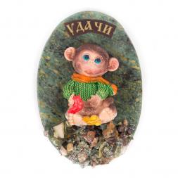 Магнит "Обезьянка в свитере "Удачи" змеевик