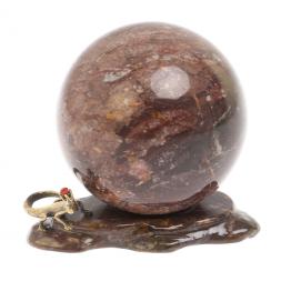 Композиция "Ящерица на скале" с шаром из креноида 8 см