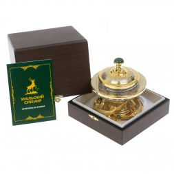 Икорница "Три стерлядки" камень нефрит