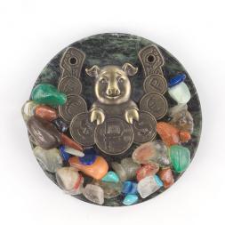 Магнит &amp;quot;Денежная свинка&amp;quot; 57х57 мм змеевик металл самоцветы 50 гр.