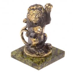 Сувенир из бронзы и змеевика "Лев сидит с поднятой лапой"