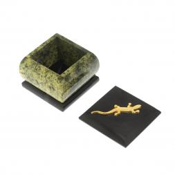 Шкатулка с ящерицей из змеевика 6х6х6,5 см