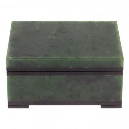 Шкатулка из нефрита 9х7х4,5 см
