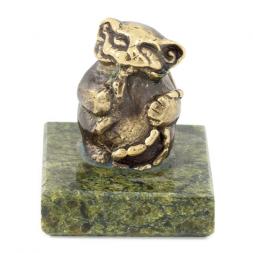 Статуэтка "Кот с сосиской" бронза змеевик