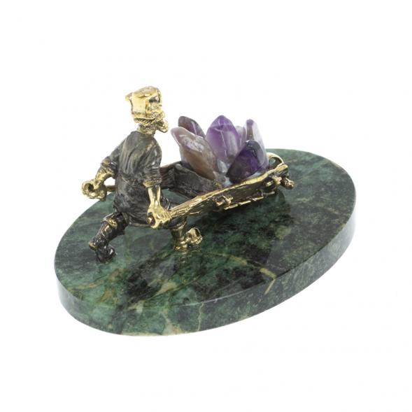 Статуэтка &amp;quot;Старатель с тачкой&amp;quot; из бронзы камень аметист 128317