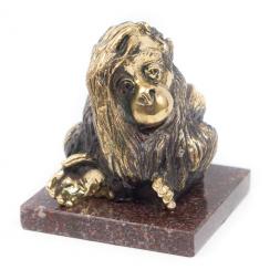 Статуэтка "Задумчивая обезьяна" из бронзы на подставке из камня