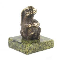 Статуэтка "Заяц с морковкой" из бронзы и змеевика