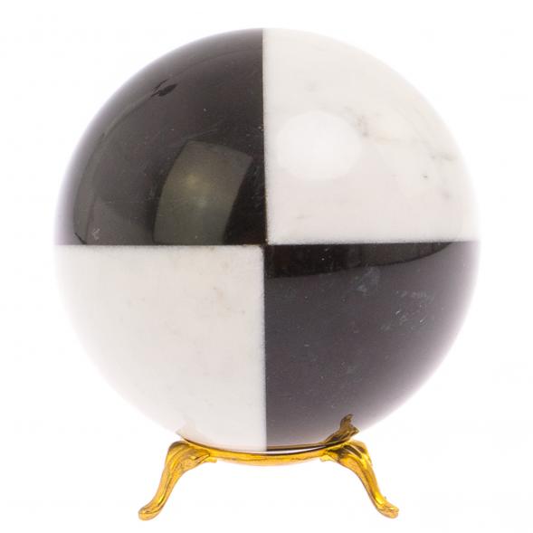 Шар 10 см из белого мрамора и черного змеевика 126135