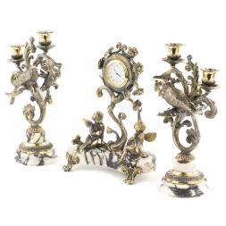 Каминные часы "Колибри" из мрамора с канделябрами из бронзы