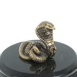 Шкатулка круглая "Кобра" из черного змеевика