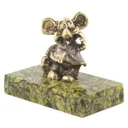 Статуэтка из бронзы и змеевика "Мышка с сумкой"