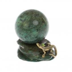 Композиция с шаром и ящерицей из змеевика