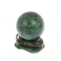 Композиция с шаром и ящерицей из змеевика