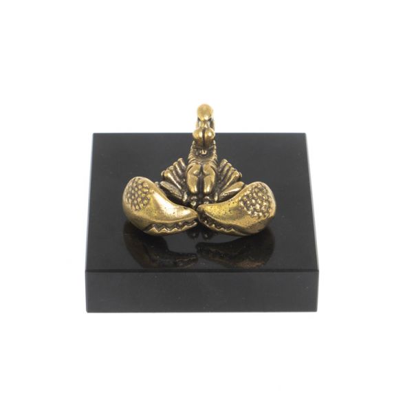 Скорпион из бронзы на подставке из долерита 127999