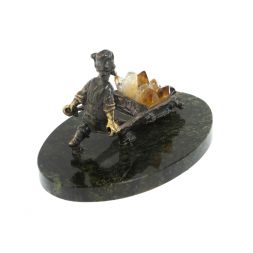 Статуэтка &amp;quot;Старатель с тачкой&amp;quot; из бронзы камень цитрин