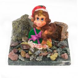 Сувенир "Обезьянка с подарком №4" змеевик