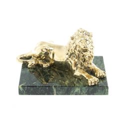 Статуэтка из бронзы "Лев лежит" на подставке из змеевика