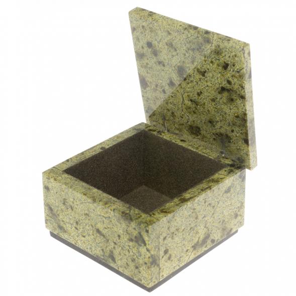 Шкатулка из змеевика 9,5х9,5х6 см 129577