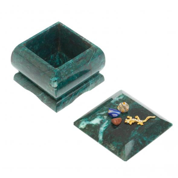 Шкатулка из змеевика с прямой ящерицей 6,5х6,5х6 см 127063