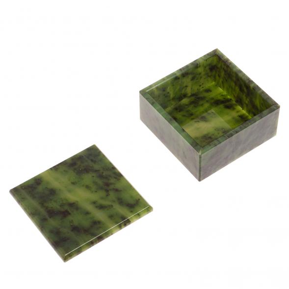 Шкатулка из саянского нефрита 9х9х5,5 см 126759