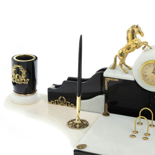 Настольный набор &amp;quot;Лошади на воле&amp;quot; из обсидиана и мрамора 129078