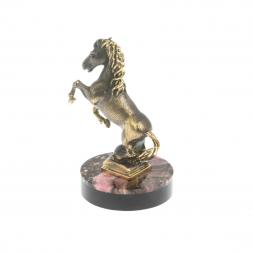 Статуэтка &amp;quot;Конь на дыбах&amp;quot; на подставке из родонита 5х4,5х7,5 см