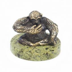 Обезьяна "Никому ничего не скажу" змеевик