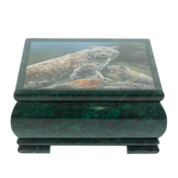 Шкатулка &amp;quot;Рысь и рысята&amp;quot; из змеевика 18х18х8 см 128340