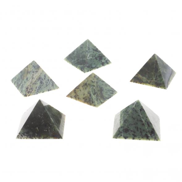 Пирамида из нефрита 5 см 124275