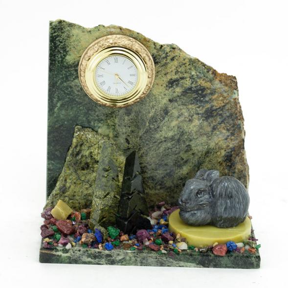 Сувенирные настольные часы &amp;quot;Заяц на скале&amp;quot; камень змеевик 116056