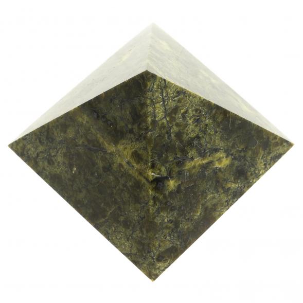 Пирамида 5х5х4,5 см камень змеевик 113750