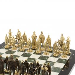 Шахматы подарочные "Богатыри" из мрамора и змеевика 44х44 см