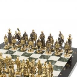 Шахматы подарочные "Богатыри" из мрамора и змеевика 44х44 см