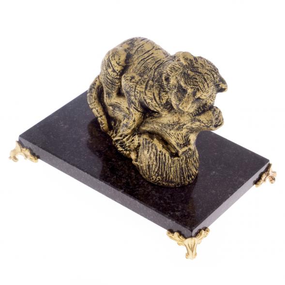 Фигурка &amp;quot;Тигр на бревне&amp;quot; на подставке из камня 122253