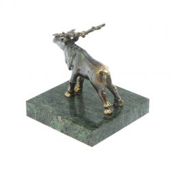 Статуэтка &amp;quot;Северный олень&amp;quot; из бронзы и змеевика