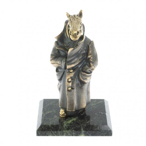 Статуэтка &amp;quot;Конь в пальто&amp;quot; камень змеевик 129170