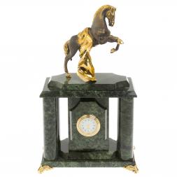 Часы настольные &amp;quot;Конь с попоной&amp;quot; из шабровского змеевика