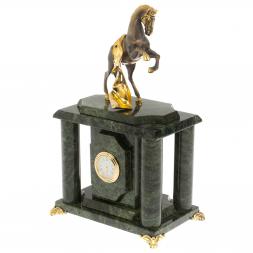 Часы настольные &amp;quot;Конь с попоной&amp;quot; из шабровского змеевика