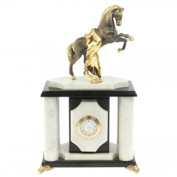 Часы &amp;quot;Конь с попоной&amp;quot; из мрамора