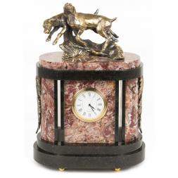 Каминные часы из камня и бронзы "Гончие собаки"