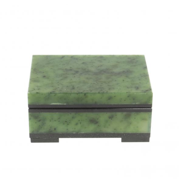 Шкатулка из нефрита 9,5х7х4,5 см 127166