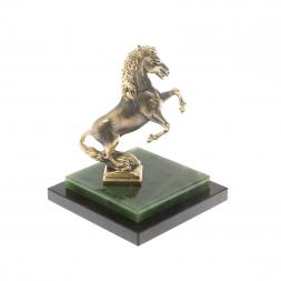 Лошадка из бронзы на подставке из нефрита