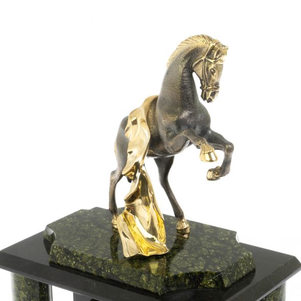 Часы &amp;quot;Конь с попоной&amp;quot; из баженовского змеевика 129254