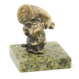 Статуэтка из бронзы и змеевика &amp;quot;Крыса с батоном сыр&amp;quot;