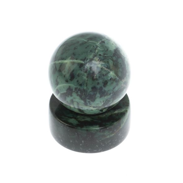 Шар из нефрита 4,5 см на подставке 5х5х2 см 128111