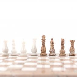 Шахматы из камня "Виктория" оникс, мрамор 25х25 см