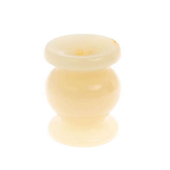 Подсвечник из медового оникса 3,5х3,5х4,5 см (1,4х2) 129872