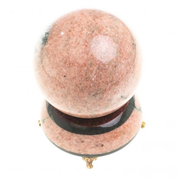 Шар Антистресс 10,5 см из розового мрамора на подставке 123607